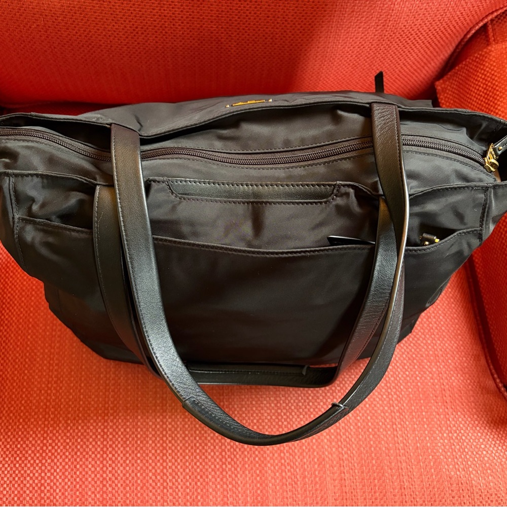 Tumi Sleek Black Carryall - Picture 2 of 6
